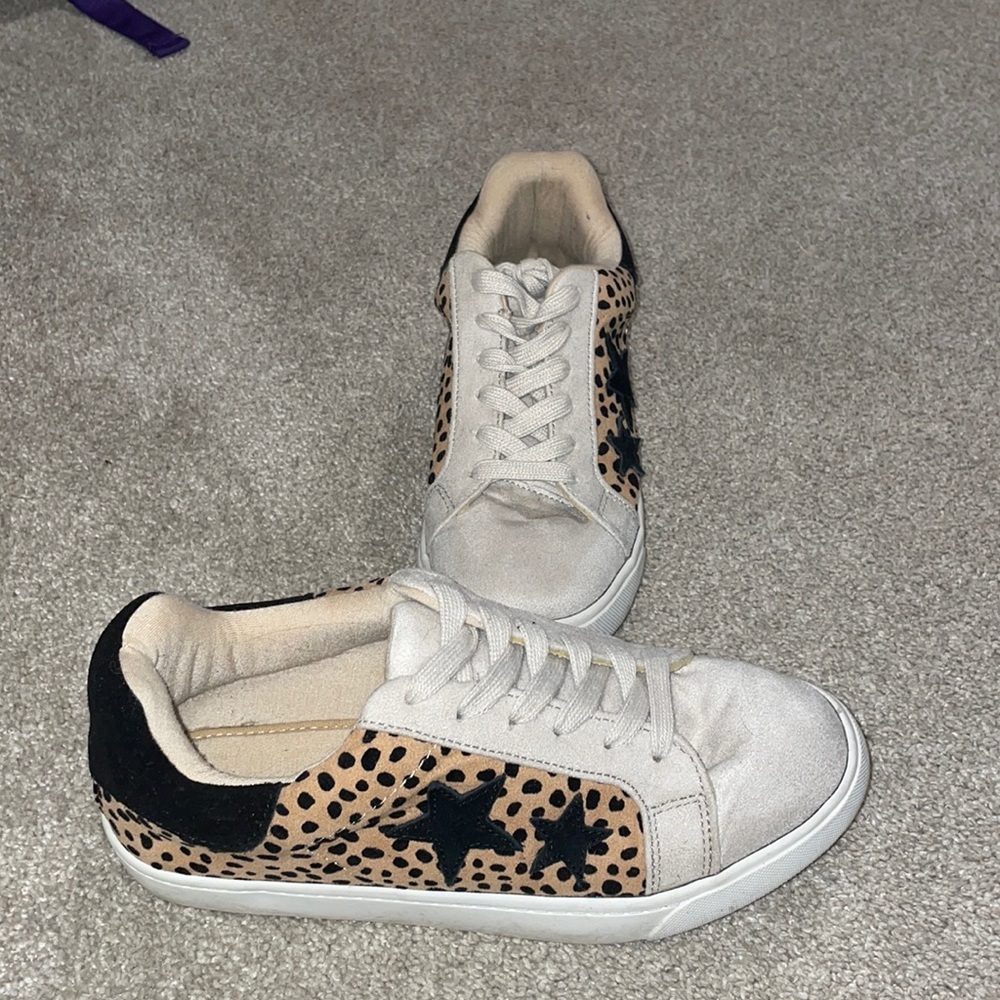SUPER CUTE AND COMFY cheetah sneakers